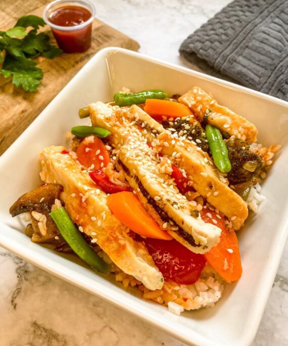 24 Chicken Stir-fry, Rice, Sweet & Sour Sauce & Bun.