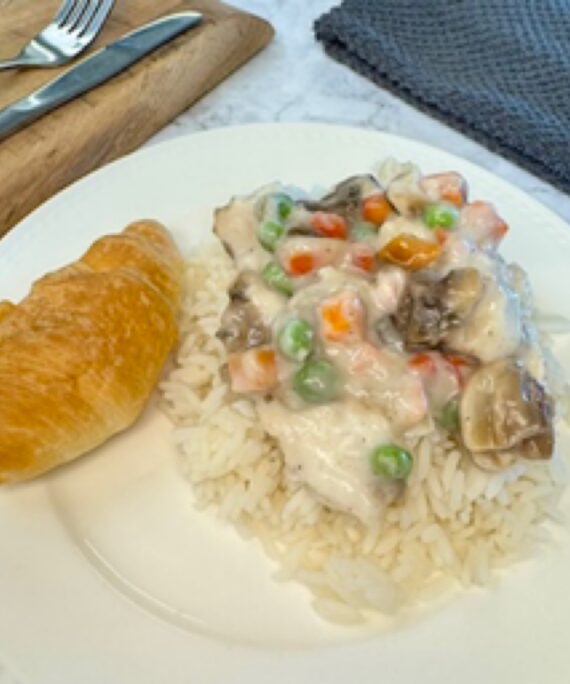 22 Chicken A La King, Rice & Bun